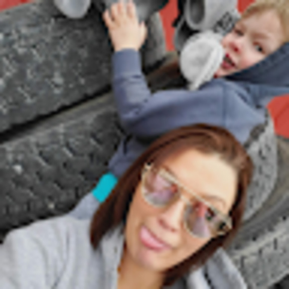 Meet your Posher, Tara - Picture 1 of 1